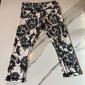 Lululemon The Under Crop Laceoflage Polar Cream Black legging size S